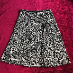 Bcbgmaxazria skirt black and white sz S